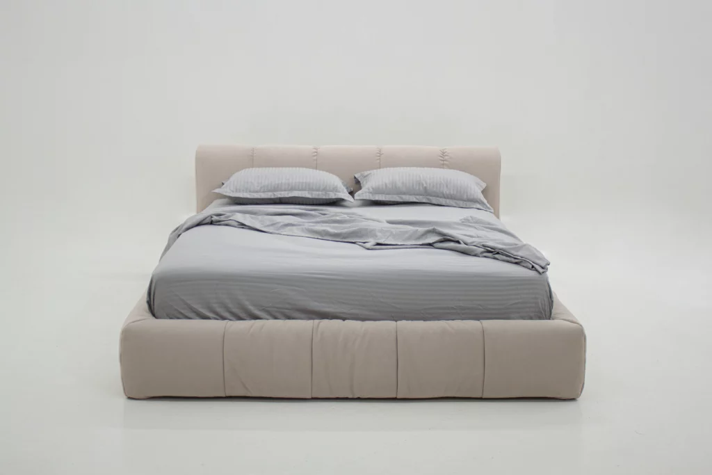 Łóżko tapicerowane beżowe Bonny Slim